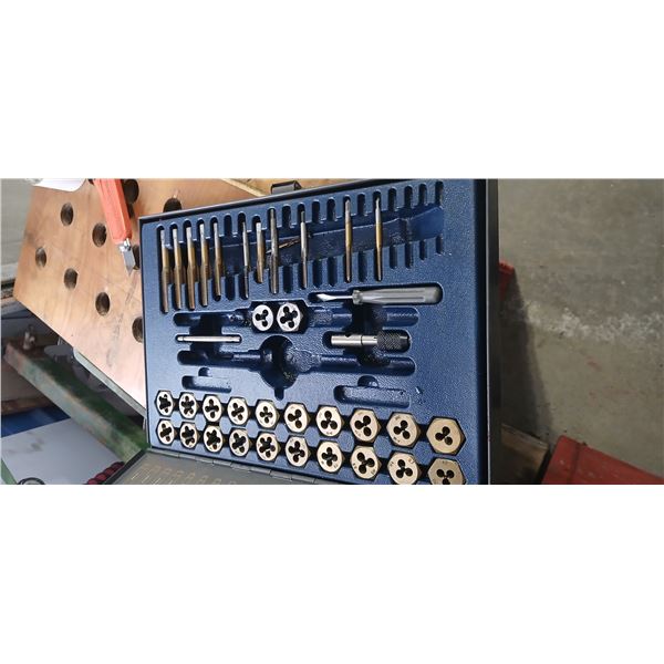 Ensemble de tap and die (incomplet)
