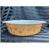 Image 14 : HUGE LOT OF VINTAGE PYREX DISHES IN THE EARLY AMERICAN 22-KARAT GOLD PATTERN