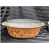 Image 9 : HUGE LOT OF VINTAGE PYREX DISHES IN THE EARLY AMERICAN 22-KARAT GOLD PATTERN