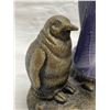 Image 13 : VINTAGE PENGUIN-SHAPED TABLE LAMP WITH A FROSTED GLASS BODY AND A METAL BASE