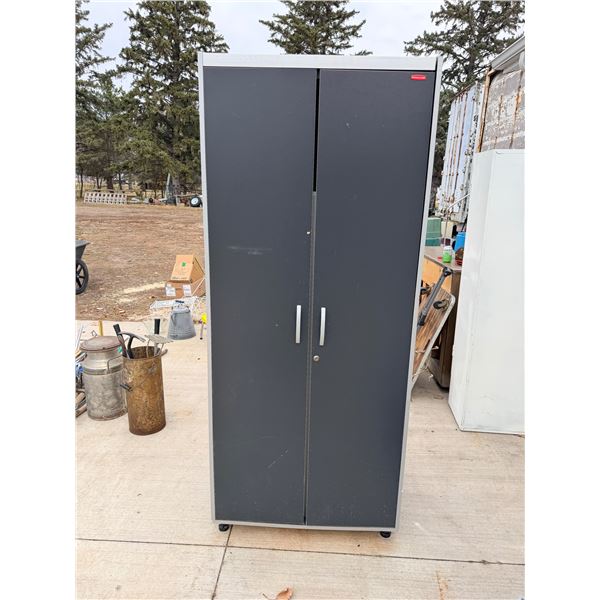 RUBBERMAID CABINET