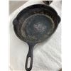Image 2 : VINTAGE CAST IRON COOKWARE, INCLUDING A WAGNER SKILLET, A CHICKEN PAN, AND A CORNBREAD PAN