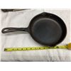 Image 8 : VINTAGE CAST IRON COOKWARE, INCLUDING A WAGNER SKILLET, A CHICKEN PAN, AND A CORNBREAD PAN