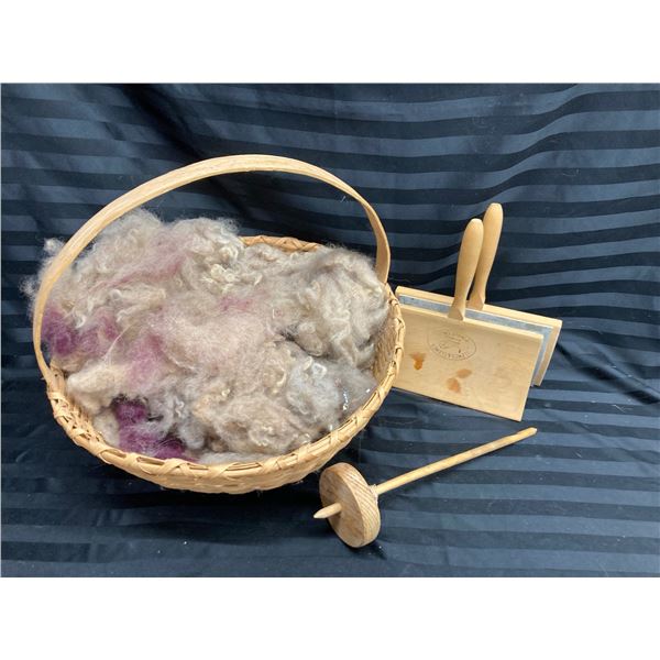 SET OF TOOLS AND MATERIALS FOR HAND SPINNING WOOL INTO YARN