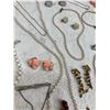 Image 12 : COLLECTION OF ASSORTED VINTAGE COSTUME JEWELRY