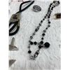Image 18 : COLLECTION OF ASSORTED VINTAGE COSTUME JEWELRY