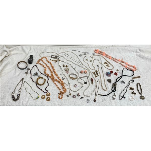 COLLECTION OF ASSORTED VINTAGE COSTUME JEWELRY