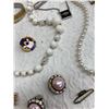 Image 22 : COLLECTION OF ASSORTED VINTAGE COSTUME JEWELRY