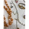 Image 23 : COLLECTION OF ASSORTED VINTAGE COSTUME JEWELRY