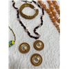 Image 6 : COLLECTION OF ASSORTED VINTAGE COSTUME JEWELRY