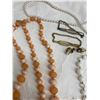 Image 8 : COLLECTION OF ASSORTED VINTAGE COSTUME JEWELRY