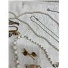 Image 9 : COLLECTION OF ASSORTED VINTAGE COSTUME JEWELRY