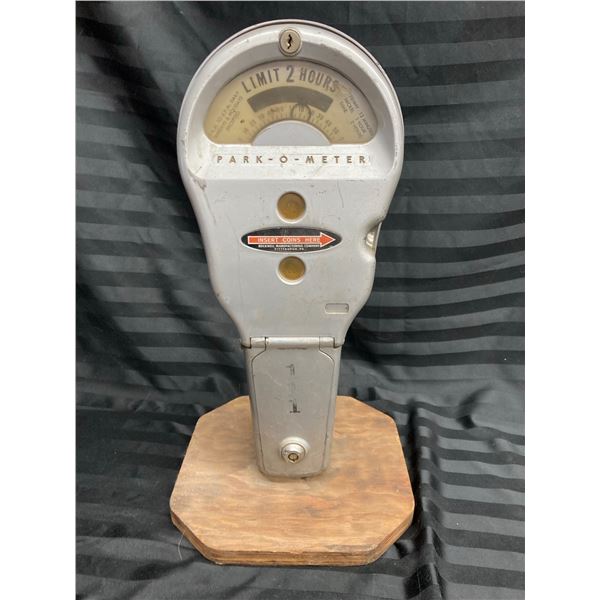 VINTAGE PARK-O-METER COIN-OPERATED PARKING METER