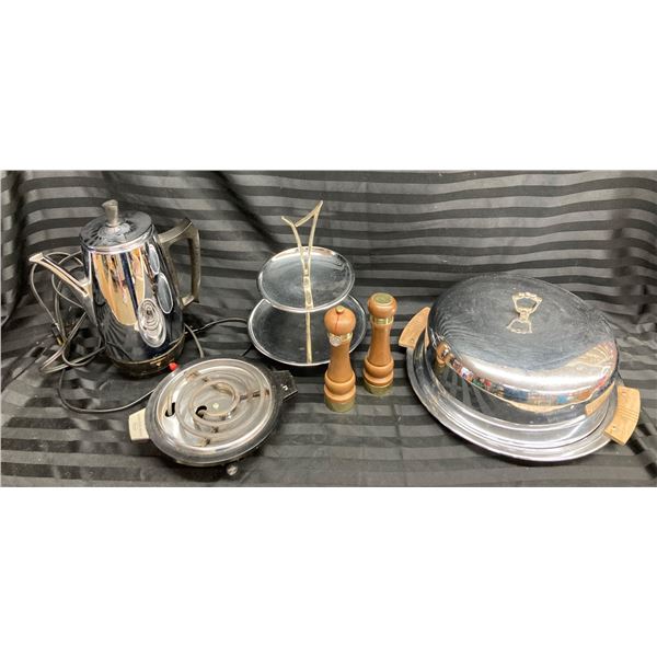 COLLECTION OF VINTAGE KITCHEN ITEMS