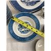 Image 6 : COLLECTION OF VINTAGE ROYAL CHINA CURRIER & IVES BLUE AND WHITE DINNERWARE