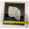 Image 15 : ANTIQUE FRAMED CHILD'S BONNET MADE OF FINE HAND-EMBROIDERED NET LACE