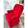 Image 3 : TUFTED RED VELVET SWIVEL LOUNGE CHAIR