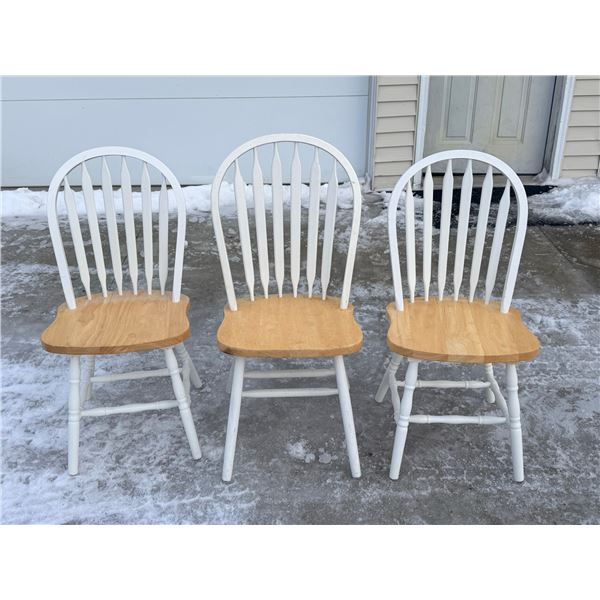 FARMHOUSE TWO-TONE WHITE AND NATURAL WOOD WINDSOR DINING CHAIRS WITH SPINDLE BACKS