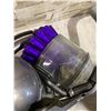 Image 12 : Dyson DC37 Canister Vacuum