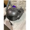 Image 12 : Dyson DC37 Canister Vacuum