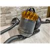 Image 12 : Dyson Stowaway DC23 Canister Vacuum