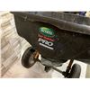 Image 7 : Scotts Turf Builder Pro Spreader