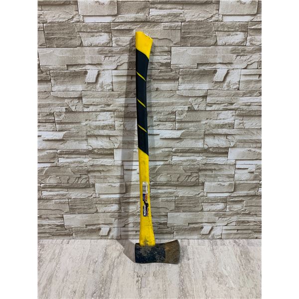 Mastercraft 3.5lbs Axe with Fibreglass handle 33Inches