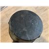 Image 8 : Cast Iron Dutch Oven 10 Inch Round