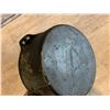 Image 9 : Cast Iron Dutch Oven 10 Inch Round