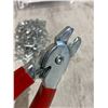 Image 4 : Hog Ring Pliers With 200 Rings