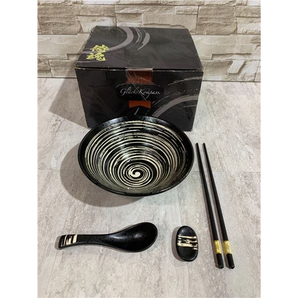 Japanese Ramen Bowl Set - 2 Bowls / 2 Spoons/ 2 Chop Sticks / 2 Trays