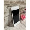Image 2 : Vintage iPod Touch w/ Headphones