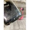 Image 7 : Vintage iPod Touch w/ Headphones