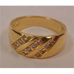 14K GOLD AND DIAMOND LADIES RING - 14k gold ring w