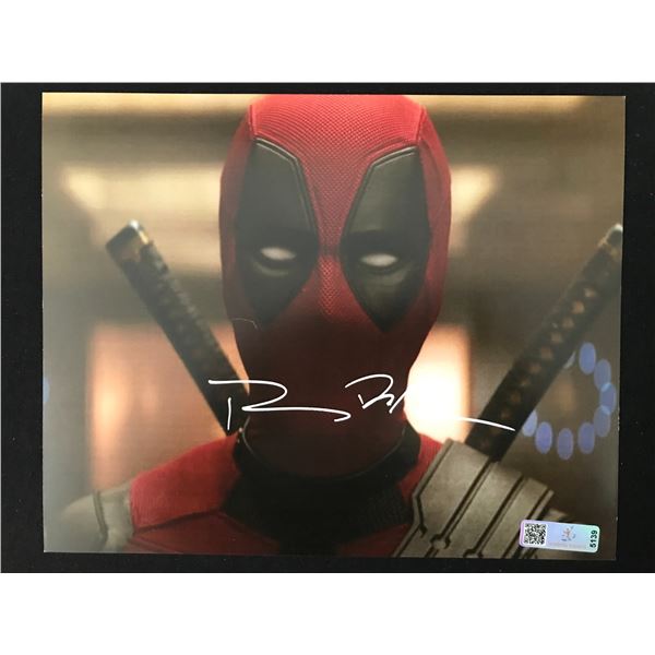 RYAN REYNOLDS SIGNED DEADPOOL 8 X 10   - CELEBRITY AUTHENTICSCOA