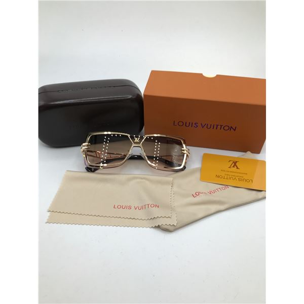 BNIB SUNGLASSES WITH BOX AND ACCESSORIES