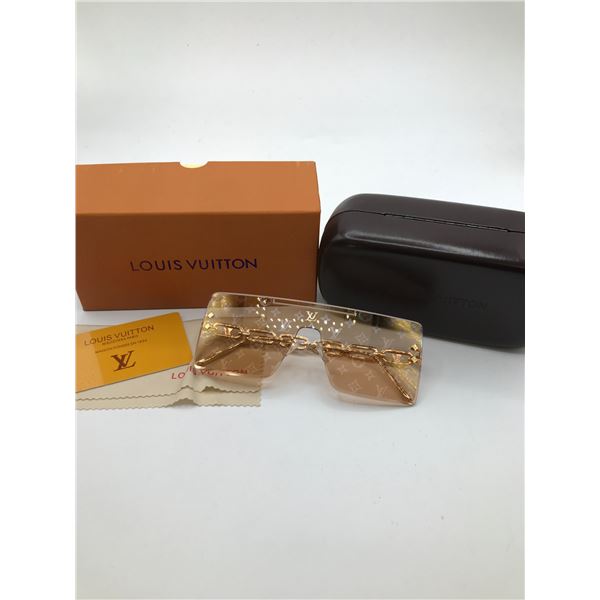 BNIB SUNGLASSES WITH BOX AND ACCESSORIES