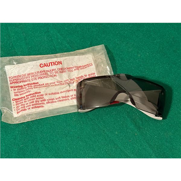AO Duraguard™ Molded Eyeshield – Smoke Lens Safety Glasses (ANSI Z87.1)