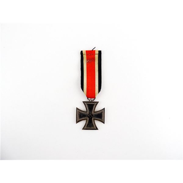 WWII GERMAN IRON CROSS 2ND CLASS MEDAL