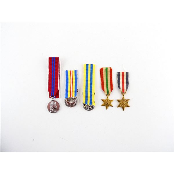 ASSORTED REPRODUCTION CANADIAN MINIATURE MEDALS LOT