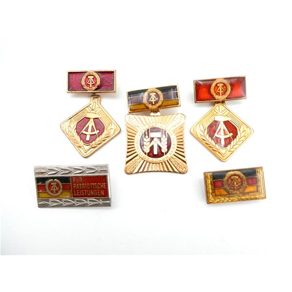 ASSORTED EAST GERMAN BADGE LOT