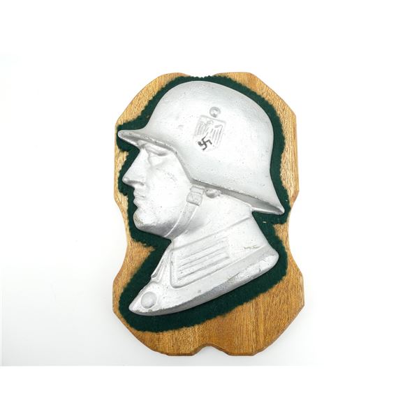 MODERN WWII GERMAN SOLDIER BUST PLAQUE