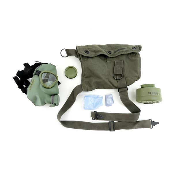 YUGOSLAVIAN M-59 GAS MASK KIT