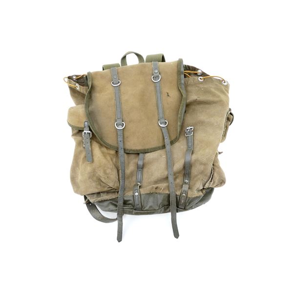 UNKNOWN MILITARY BACKPACK