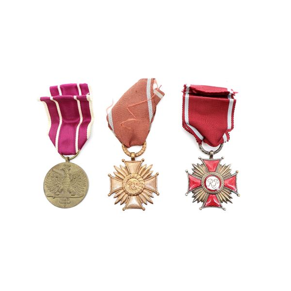 PRE-WWII / WWII ASSORTED POLISH MILITARY MEDALS LOT