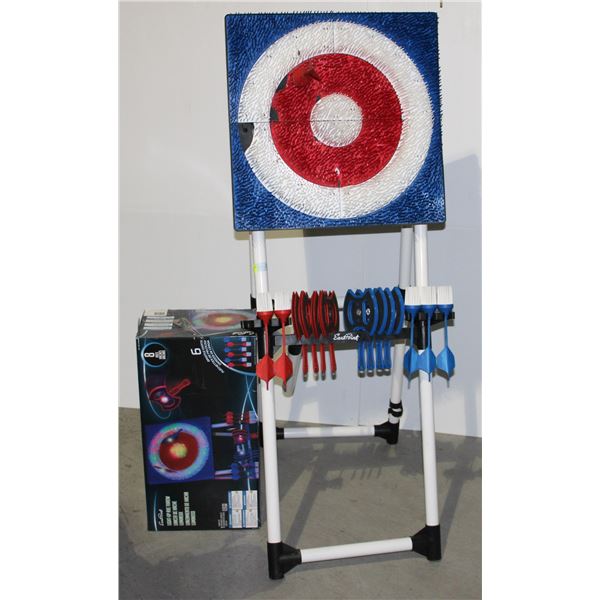 LIGHT-UP AXE/DARTS THROW WITH TARGET BOARD TOY