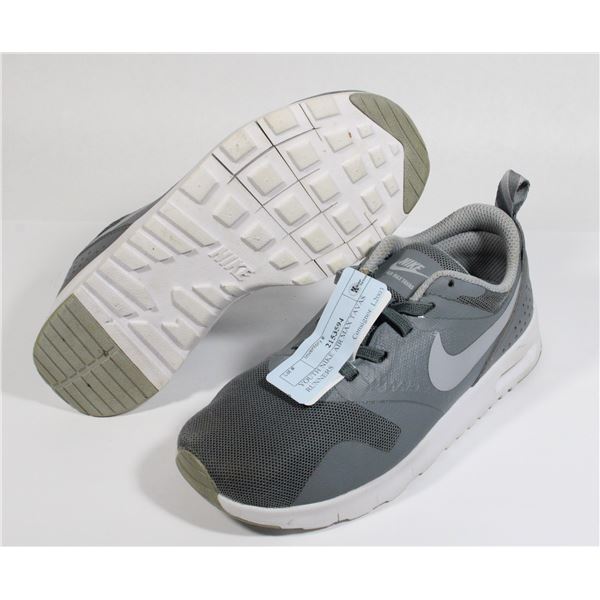 YOUTH NIKE AIR MAX TAVAS RUNNERS