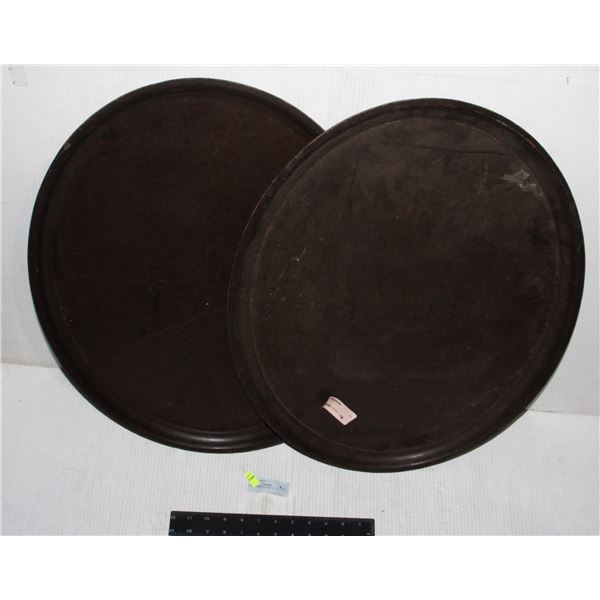 2 FOOD SERVING TRAYS