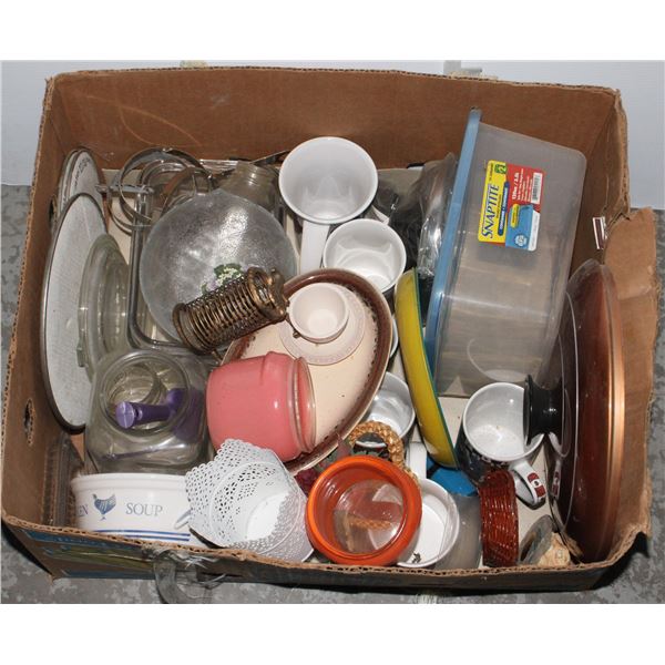 ESTATE BOX OF GLASSWARE AND OTHER ODDS AND ENDS