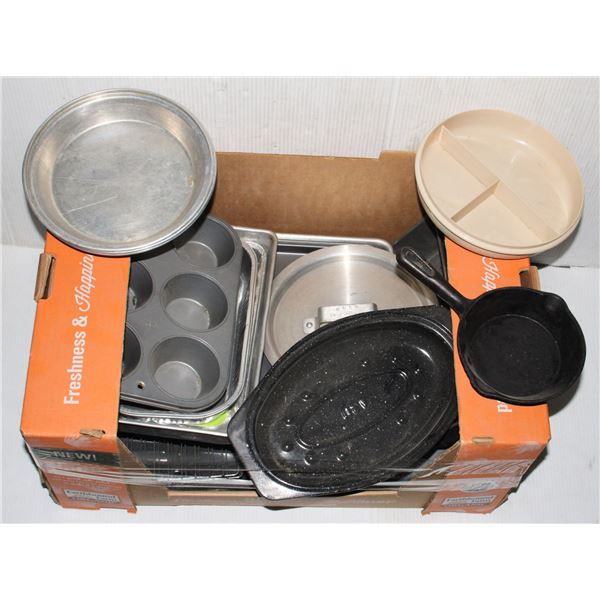 LARGE ESTATE BOX OF MOSTLY ASSORTED BAKING PANS